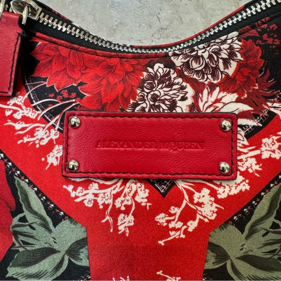 Alexander McQueen Red and Black Floral Bag - Picture 6 of 7